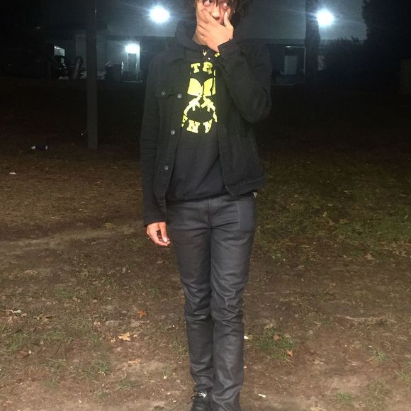 Meet your Posher, Miles - Picture 1 of 1